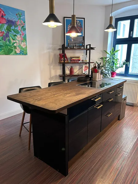 Stylish, Spacious 2-Room Flat with Eat-In Kitchen — photo 1